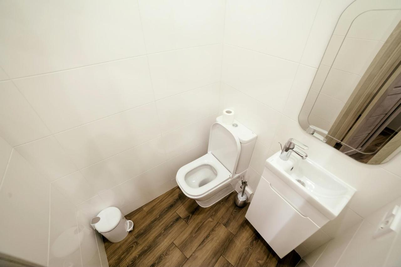 Lara Apartament 3 Apartment Lviv Exterior photo